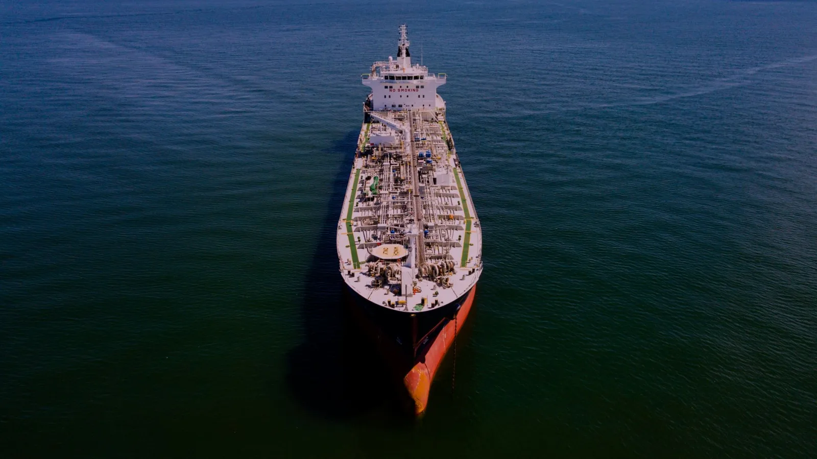 Oil Prices Hit $100 a Barrel Amid Escalation of Gulf Conflicts