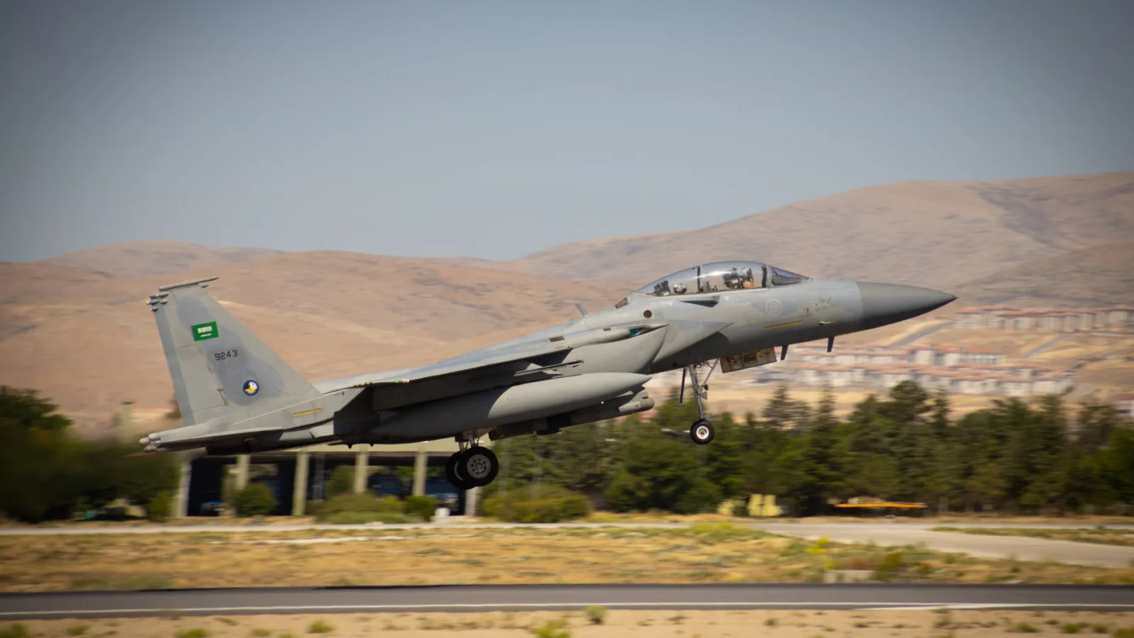 Iran-US Conflict Intensifies: US Jets Damaged in Jordan Strikes as Shipping Attacks Surge and Pickaxe Mountain Activity Raises Concern