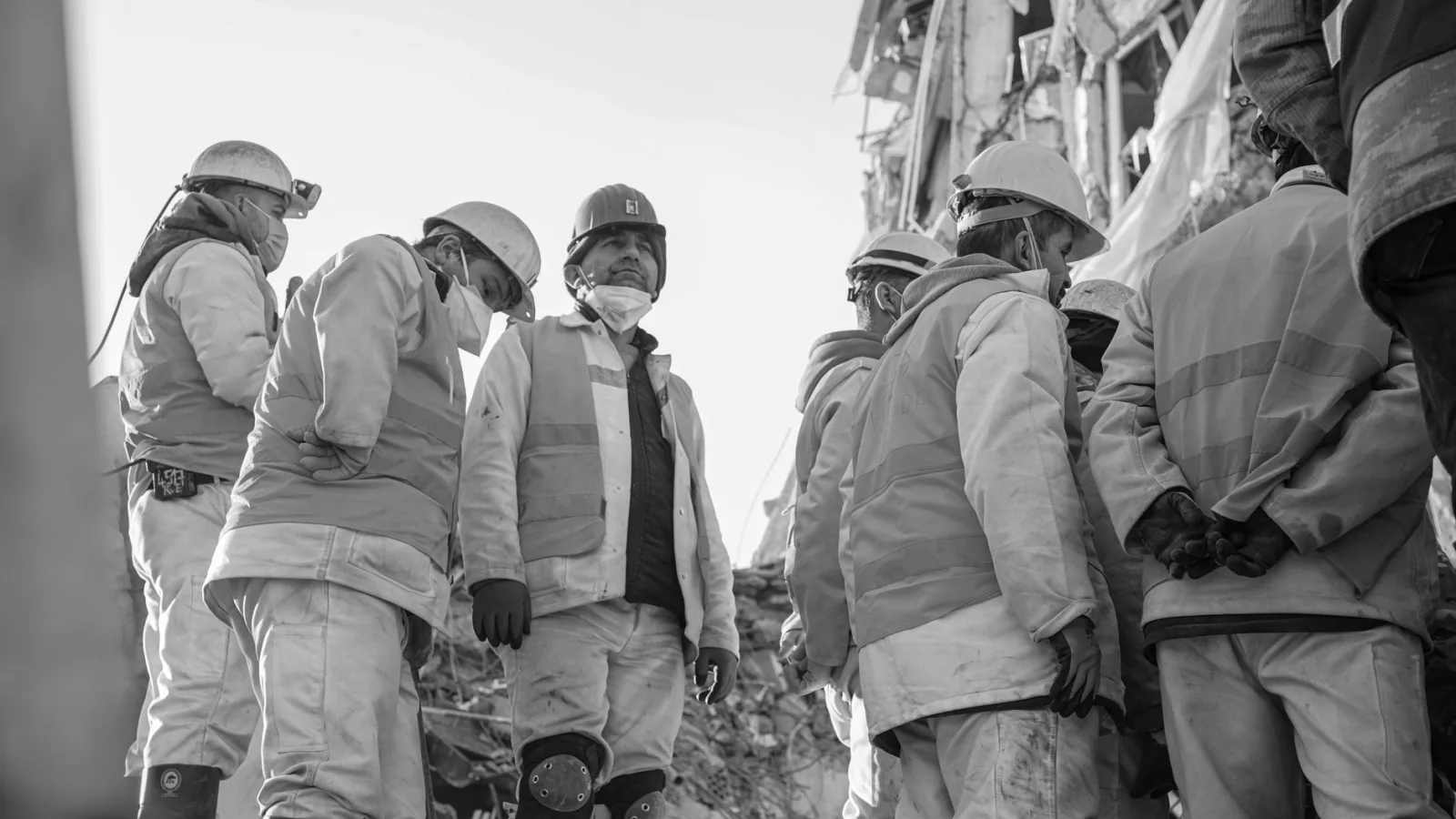 Rescue workers at earthquake site in Kahramanmaras, Turkey, wearing protective gear.